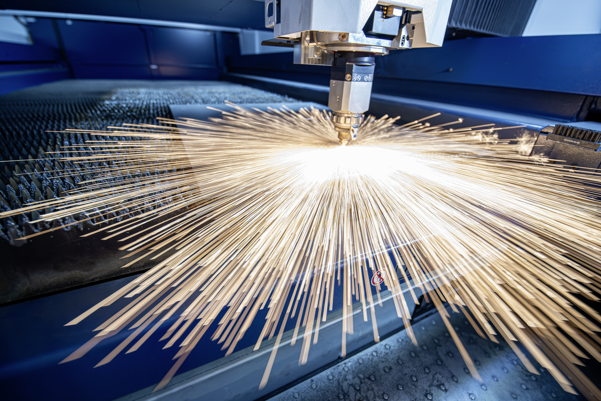Flachlaser beim Blechzuschnitt